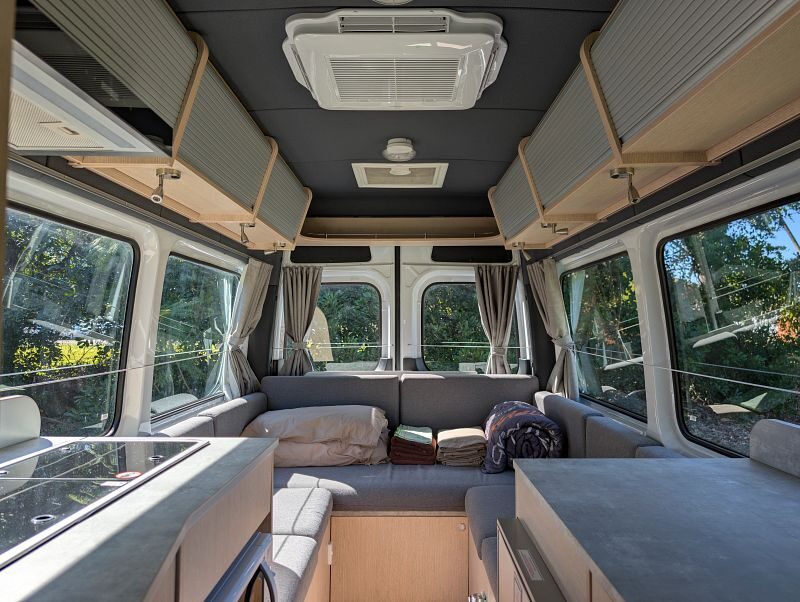 Mighty Deuce Australië interieur
