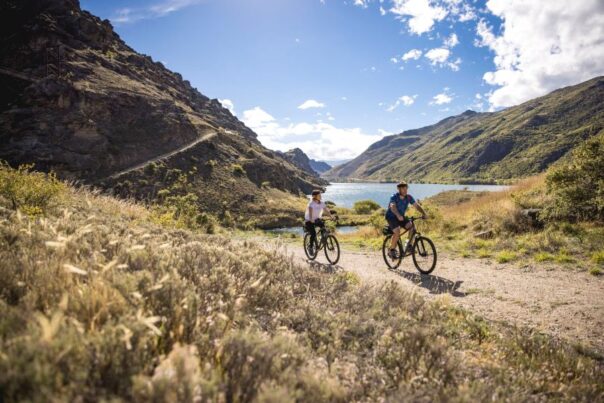 Lake Dunstan Central Otago mountainbiken