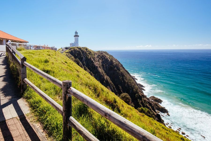 In Byron Bay staat de beroemde vuurtoren op het meest oostelijke stukje van het vasteland van Australië, er loopt een pad naartoe