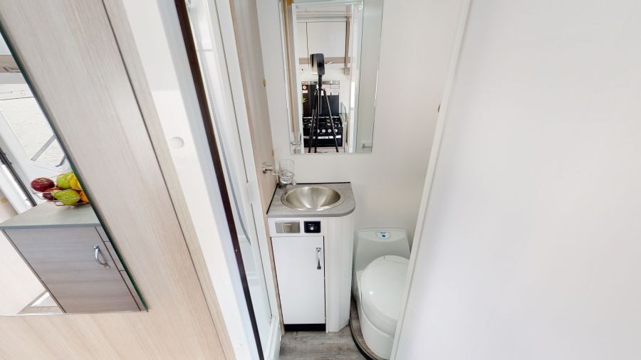 Badkamer in de Cruisin' 4 Berth Deluxe