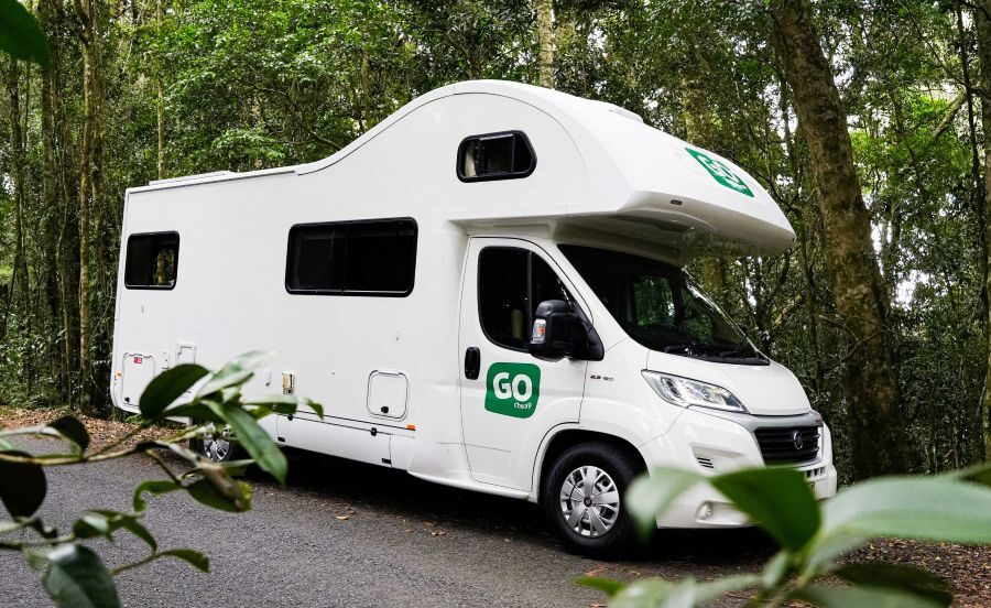 Go Cheap Derwent staat geparkeerd aan de zijkant van de weg