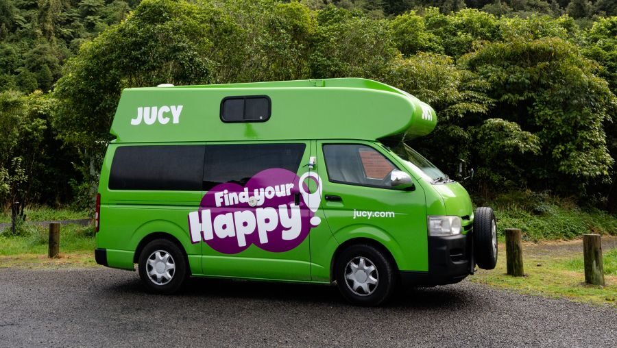 Zijaanzicht van de Jucy Chaser