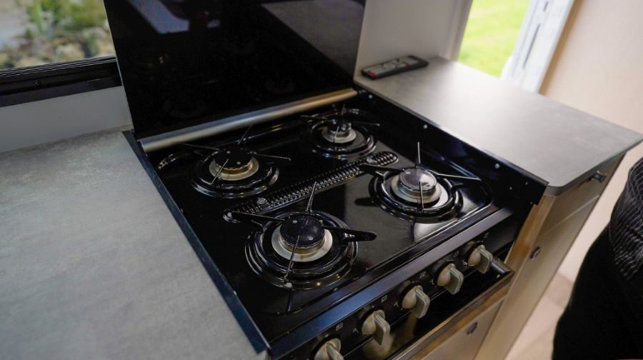 Fornuis van de keuken in de Wendekreisen Koru Star 6 Freedom