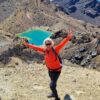 Lyanne van Campers Down Under wandelt in Tongariro National Park in Nieuw-Zeeland