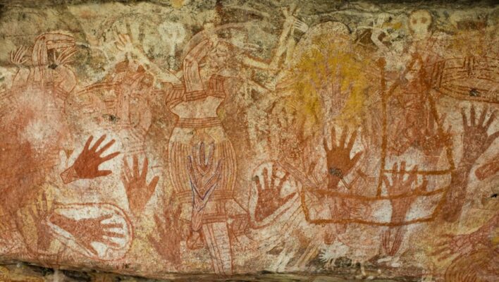 Aboriginal rock art met handen in Kakadu