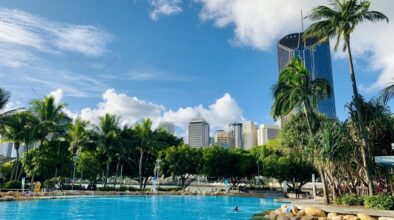 Brisbane South Bank palmbomen met helder blauw water