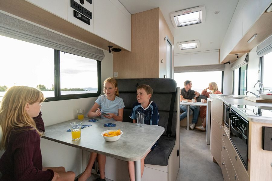 Apollo Euro Deluxe interieur dinette